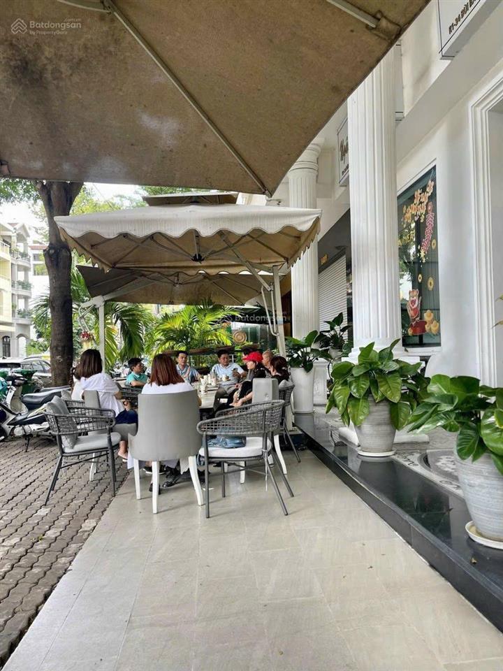 Cho thuê căn góc 2 mặt tiền đường bùi bằng đoàn  phú mỹ hưng