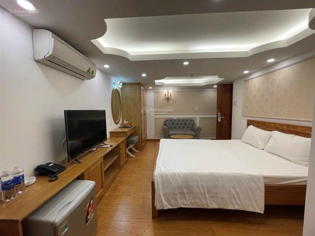 Cho thuê căn góc 2 mặt tiền đường bùi bằng đoàn  phú mỹ hưng