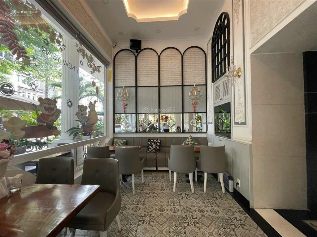 Cho thuê căn góc 2 mặt tiền đường bùi bằng đoàn  phú mỹ hưng