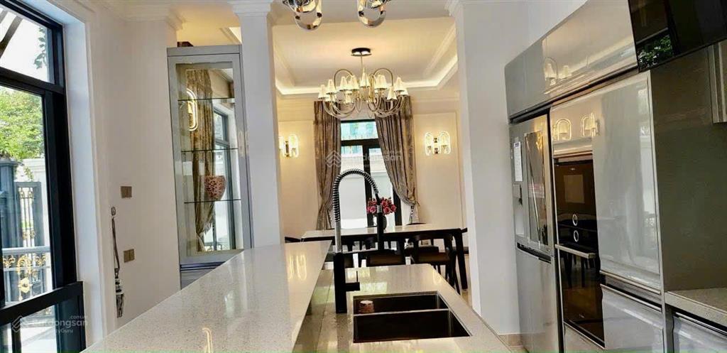 Biệt thự đơn lập phú mỹ hưng 5pn thang máy + hồ bơi