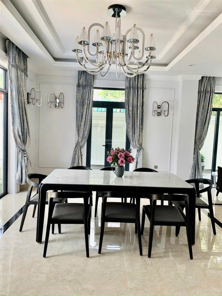 Biệt thự đơn lập phú mỹ hưng 5pn thang máy + hồ bơi