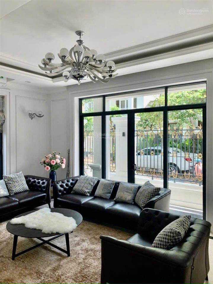 Biệt thự đơn lập phú mỹ hưng 5pn thang máy + hồ bơi
