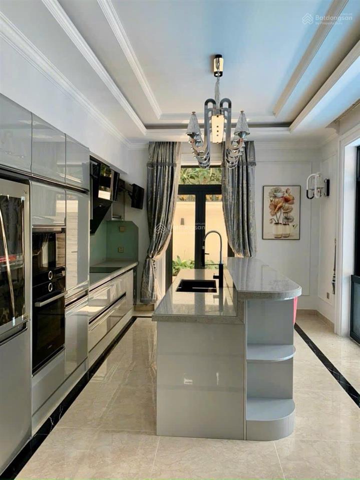 Biệt thự đơn lập phú mỹ hưng 5pn thang máy + hồ bơi