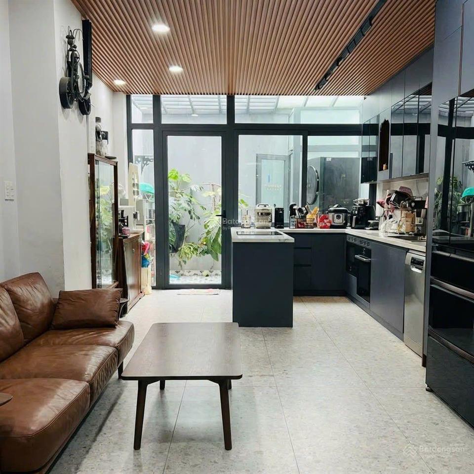 Bán nhà đẹp hxh bạch đằng, 4x18, 4 tầng hiện đại, shr