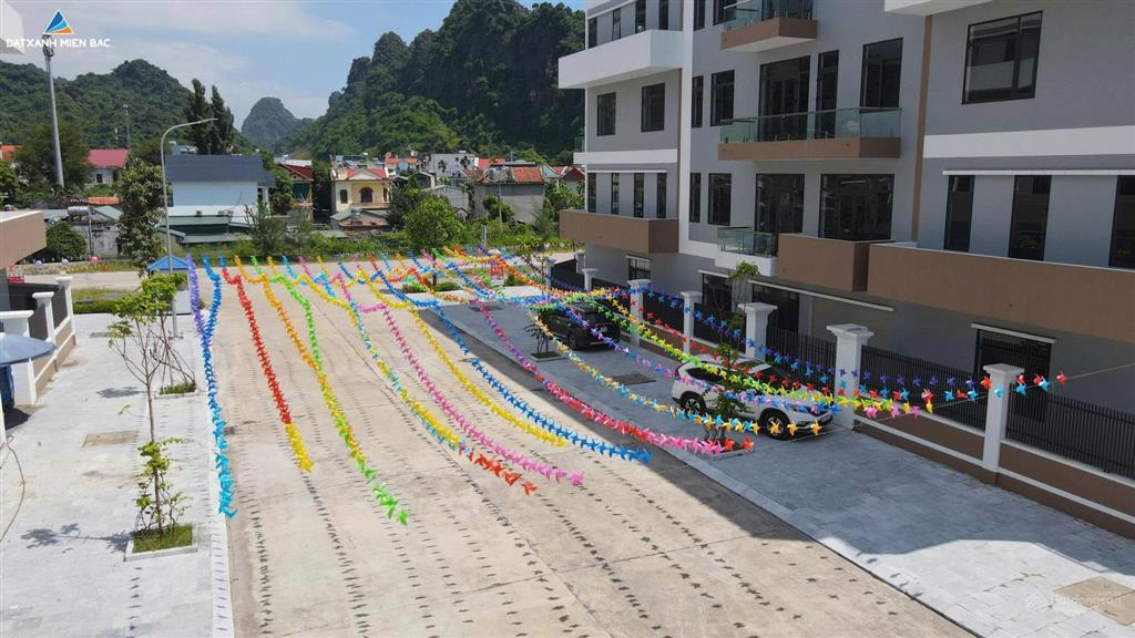 Sổ đỏ chính chủ cất két giao dịch luôn, sát đăng kiểm 3,7 tỷ, xây 5 tầng.  0357 445 ***
