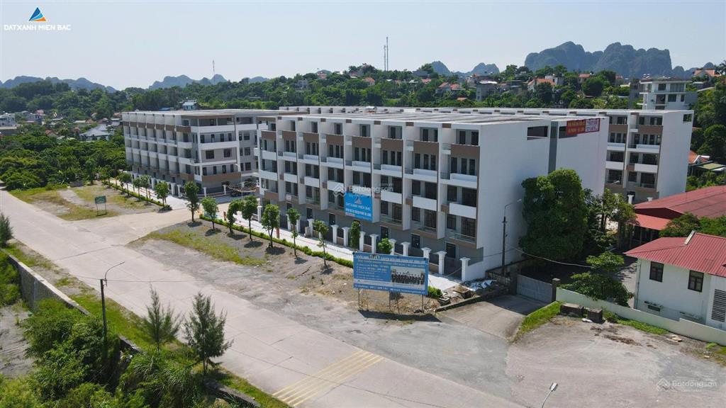 Sổ đỏ chính chủ cất két giao dịch luôn, sát đăng kiểm 3,7 tỷ, xây 5 tầng.  0357 445 ***
