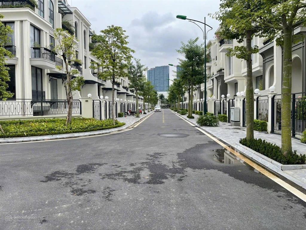 Biệt thự khu p ciputra đang là công trình có thiết kế đẹp nhất ở ciputra. chuẩn bị đưa vào sử dụng