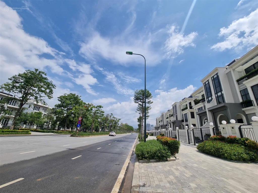 Biệt thự khu p ciputra đang là công trình có thiết kế đẹp nhất ở ciputra. chuẩn bị đưa vào sử dụng