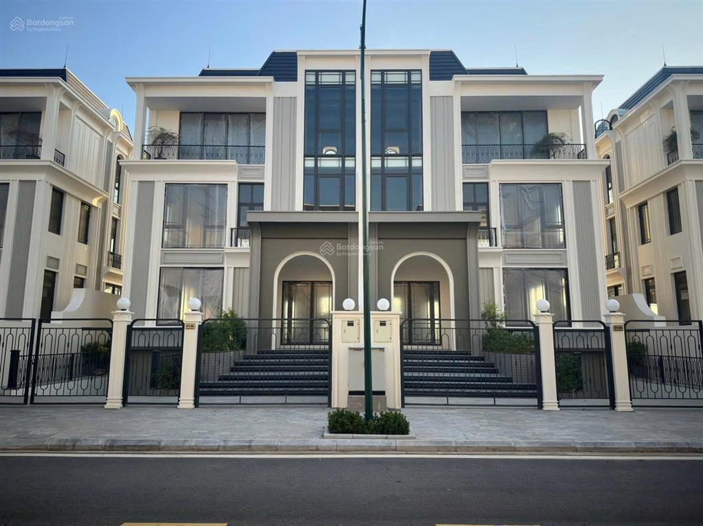 Biệt thự khu p ciputra đang là công trình có thiết kế đẹp nhất ở ciputra. chuẩn bị đưa vào sử dụng