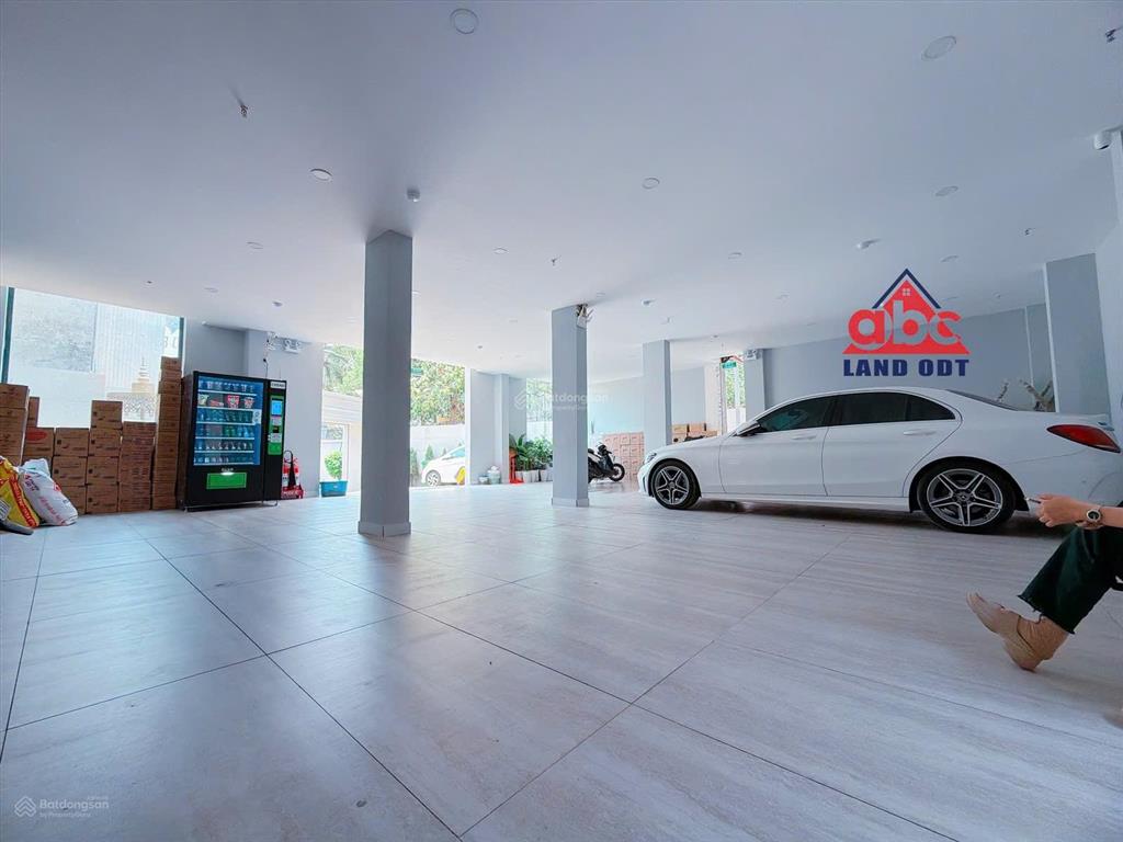 Bán căn khách sạn siêu vip có dòng tiền cho thuê ổn định