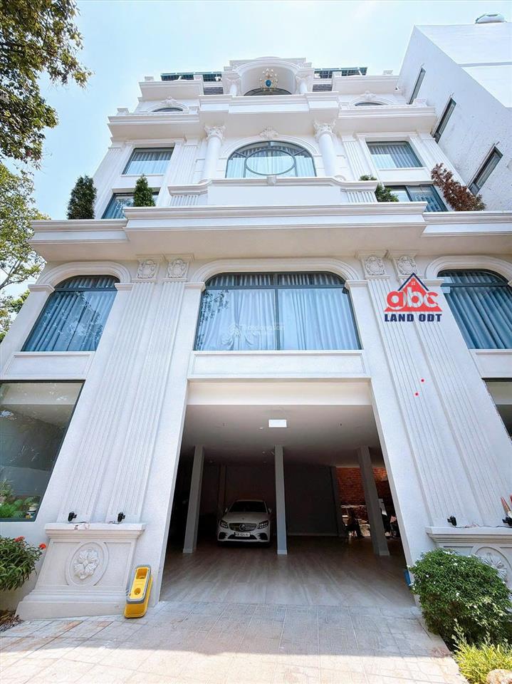 Bán căn khách sạn siêu vip có dòng tiền cho thuê ổn định