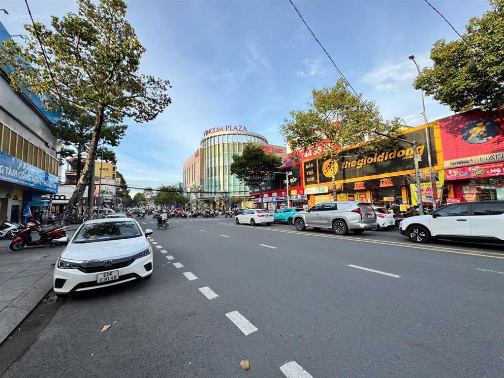 Bán căn khách sạn siêu vip có dòng tiền cho thuê ổn định