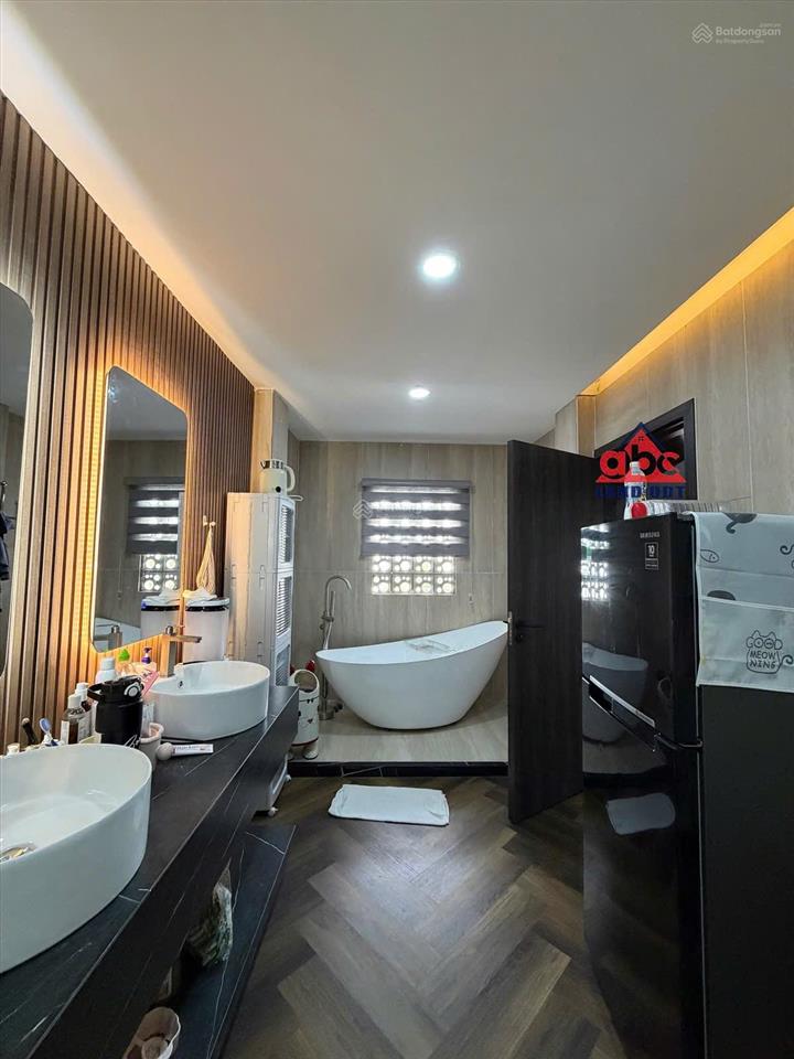 Bán căn khách sạn siêu vip có dòng tiền cho thuê ổn định