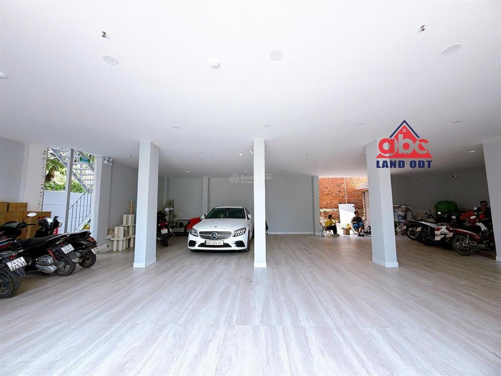 Bán căn khách sạn siêu vip có dòng tiền cho thuê ổn định