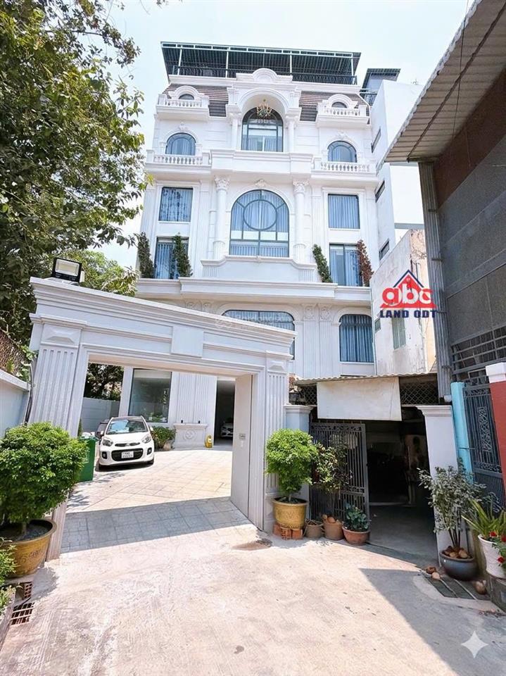 Bán căn khách sạn siêu vip có dòng tiền cho thuê ổn định