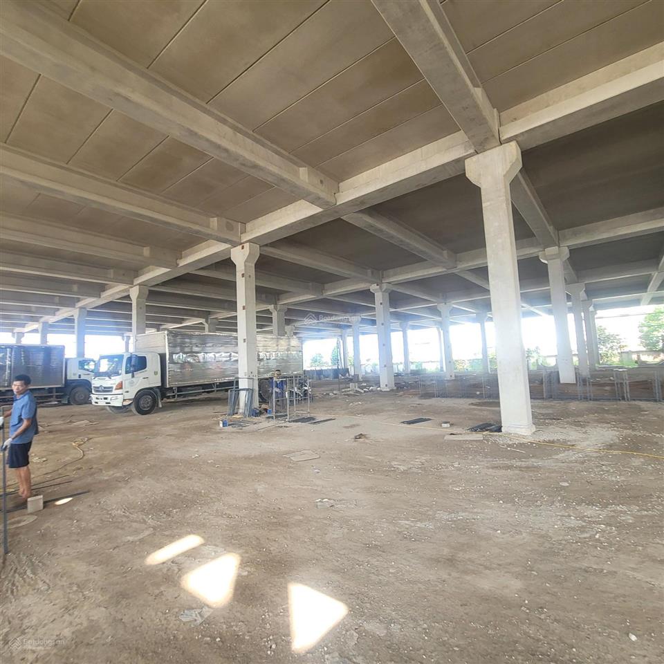 Cho thuê kho, nhà xưởng 1600m2 tại phố nối a, bần yên nhân, 100 nghìn vnd/m2/th
