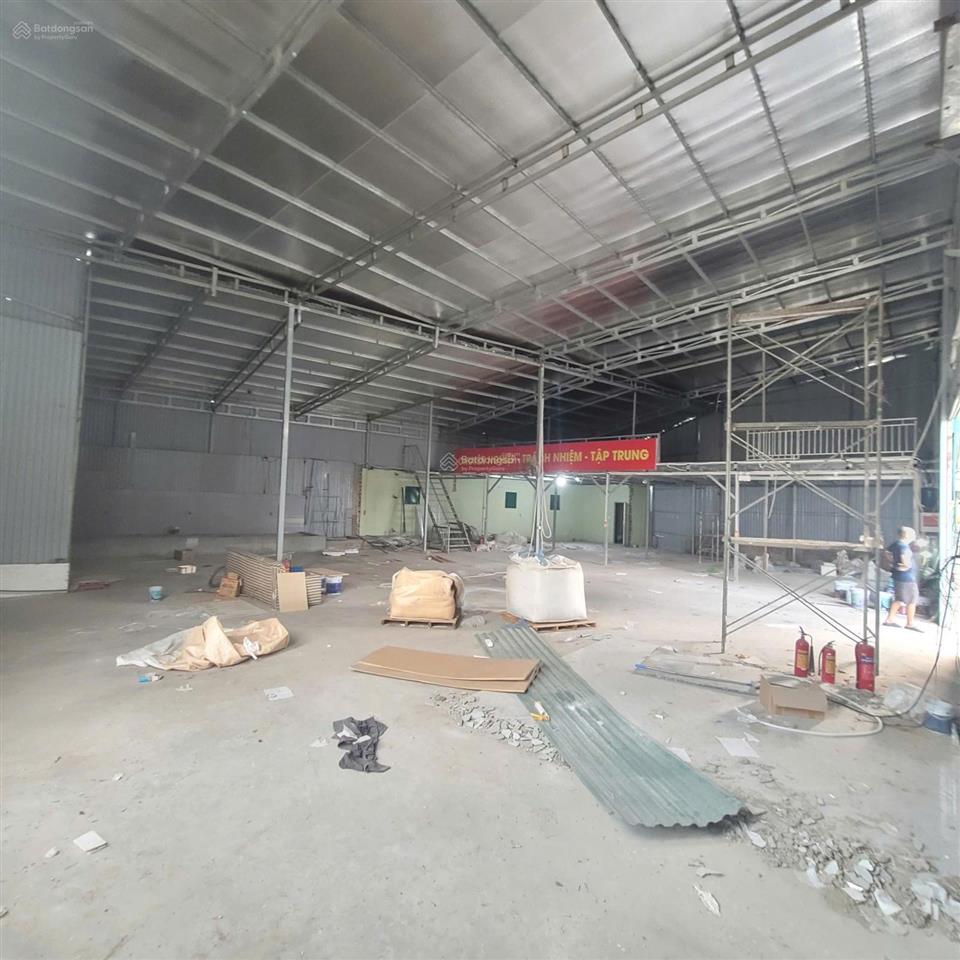 Kho 400m2 giá 15tr xe 2.5 vào xã gia lâm hà nội