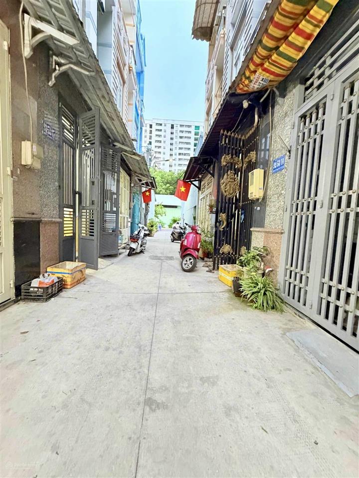 Cách mt phạm đức sơn q8 30m  ngay trường nguyễn thị định  hẻm xe hơi  3tầng  chỉ 5đ15