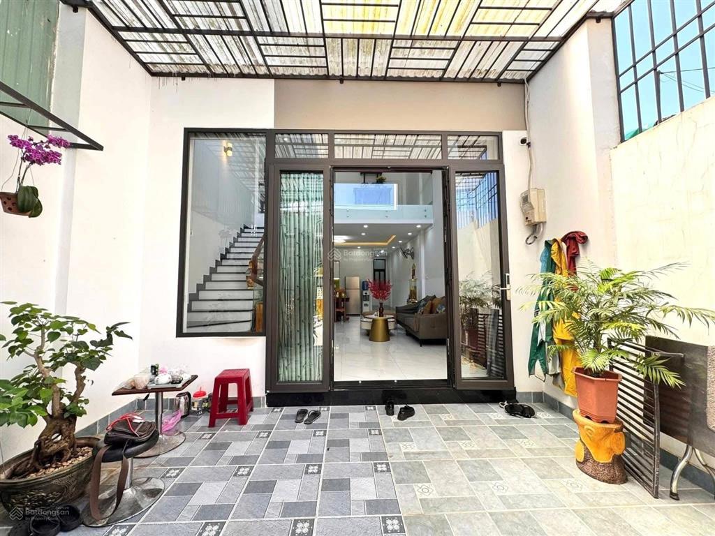 Hàng hiếm  dt 5x20m  đường số kdc  2 xe ô tô tránh nhau  chỉ 5,75 tỷ  shr  không quy hoạch