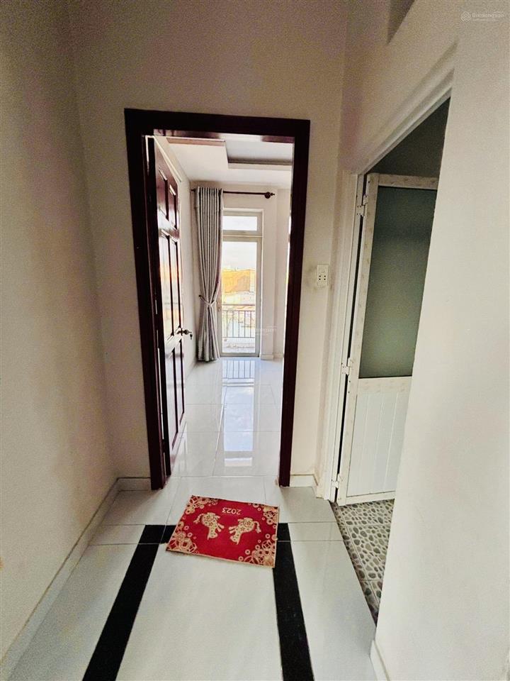 Cho thuê nhà căn góc 2 mặt tiền rộng thoáng 3pn, 3wc, 56m2, 3 tầng, ngay chợ vạn nguyên q8