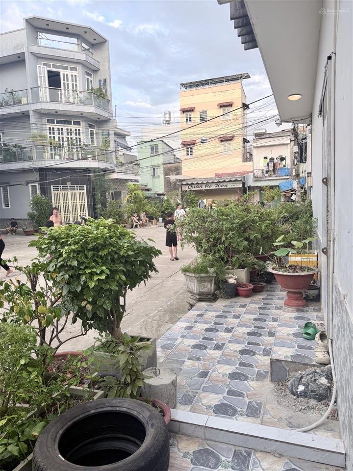Cho thuê nhà căn góc 2 mặt tiền rộng thoáng 3pn, 3wc, 56m2, 3 tầng, ngay chợ vạn nguyên q8