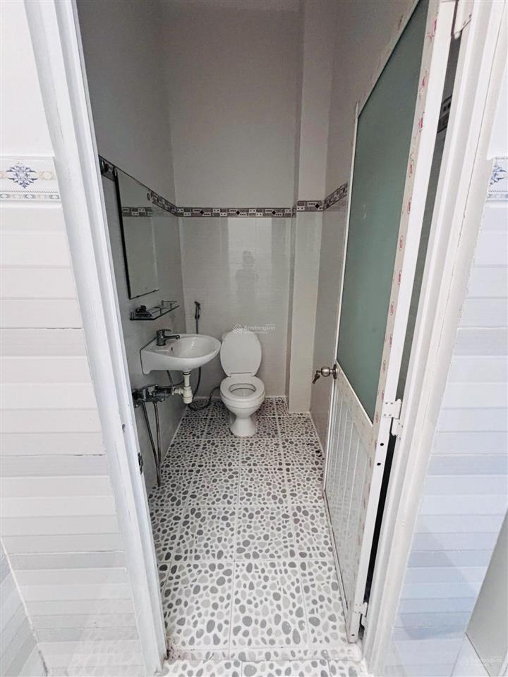 Cho thuê nhà căn góc 2 mặt tiền rộng thoáng 3pn, 3wc, 56m2, 3 tầng, ngay chợ vạn nguyên q8