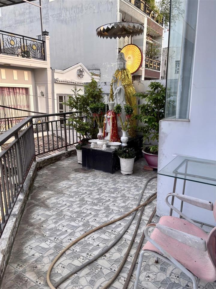 Cho thuê nhà căn góc 2 mặt tiền rộng thoáng 3pn, 3wc, 56m2, 3 tầng, ngay chợ vạn nguyên q8