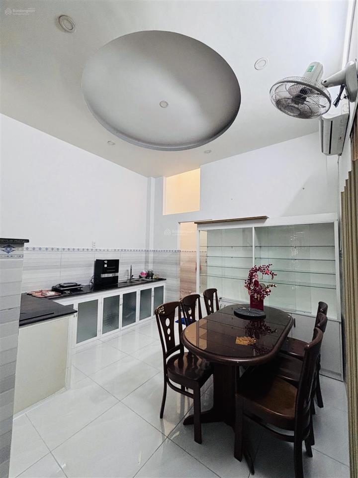 Cho thuê nhà căn góc 2 mặt tiền rộng thoáng 3pn, 3wc, 56m2, 3 tầng, ngay chợ vạn nguyên q8