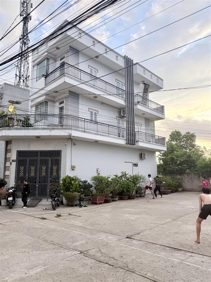 Cho thuê nhà căn góc 2 mặt tiền rộng thoáng 3pn, 3wc, 56m2, 3 tầng, ngay chợ vạn nguyên q8