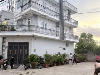 Cho thuê nhà căn góc 2 mặt tiền rộng thoáng 3pn, 3wc, 56m2, 3 tầng, ngay chợ vạn nguyên q8