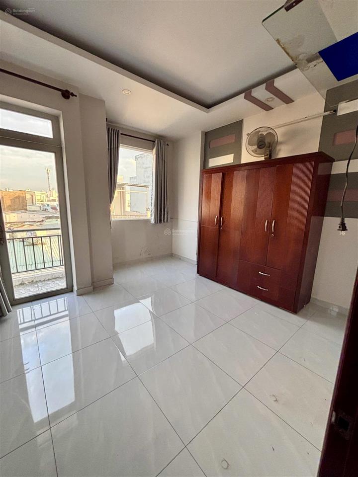 Cho thuê nhà căn góc 2 mặt tiền rộng thoáng 3pn, 3wc, 56m2, 3 tầng, ngay chợ vạn nguyên q8