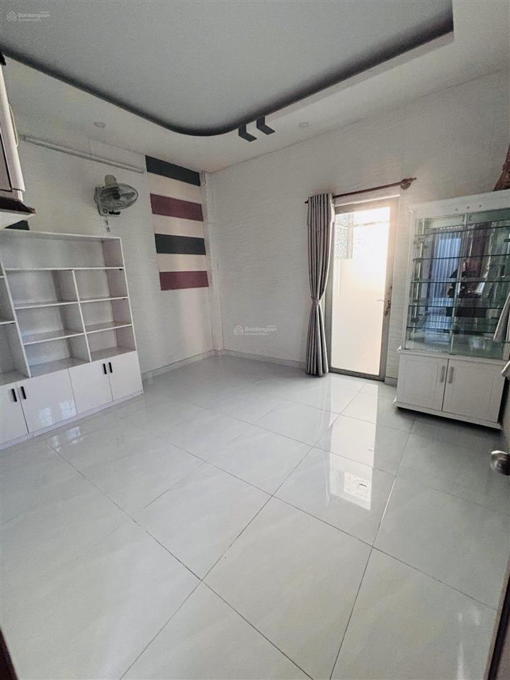 Cho thuê nhà căn góc 2 mặt tiền rộng thoáng 3pn, 3wc, 56m2, 3 tầng, ngay chợ vạn nguyên q8