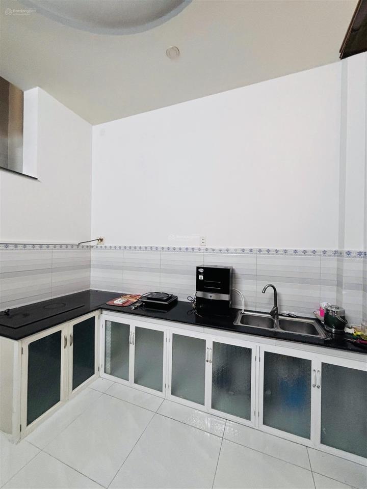 Cho thuê nhà căn góc 2 mặt tiền rộng thoáng 3pn, 3wc, 56m2, 3 tầng, ngay chợ vạn nguyên q8