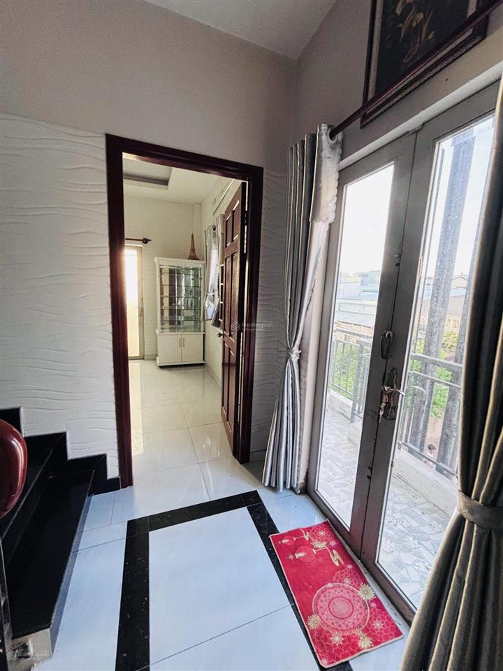 Cho thuê nhà căn góc 2 mặt tiền rộng thoáng 3pn, 3wc, 56m2, 3 tầng, ngay chợ vạn nguyên q8