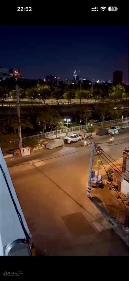 Nhà mặt tiền ba đình vị trí kinh doanh đắc địa  ngang 5,6m nở hậu 8,5m  chỉ hơn 9đ