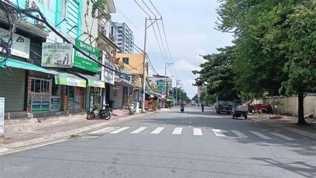 Mặt tiền đường hoàng ngân quận 8  đối diện trường nguyễn thị định 4m x 16m 2tầng chỉ hơn 9đ