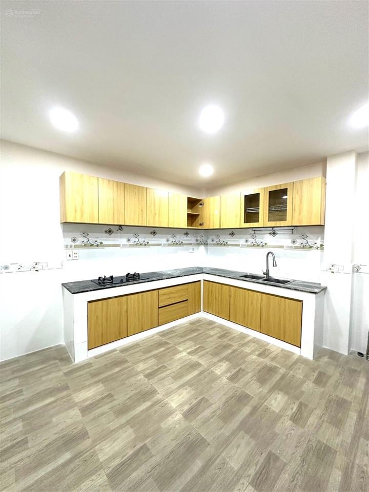 Nhà góc 2 mặt thoáng mới xây 4 tầng ngay cầu chà và q8  ngang 4m x 17m  chỉ hơn 5 tỷ
