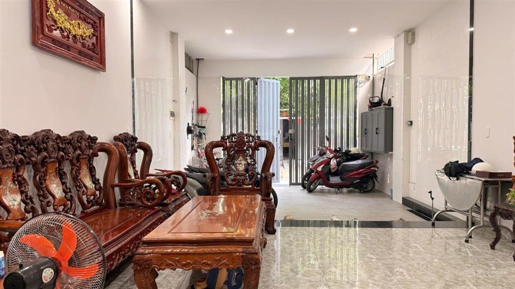 Nhà phố kdc nguyễn văn linh ngay trường đại học văn hiến  5m x 20m  4 tầng  chỉ hơn 8đ