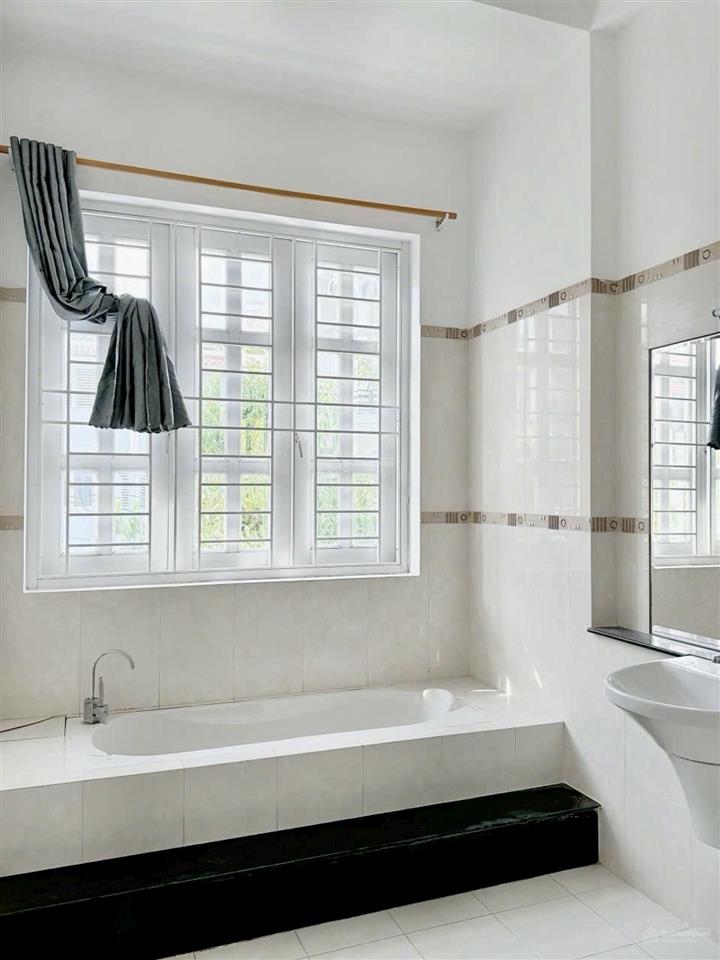 Bán nhà kdc bình hưng ngang 7m x 20m  4 tầng  liền kề bến xe quận 8  chỉ hơn 12 tỷ