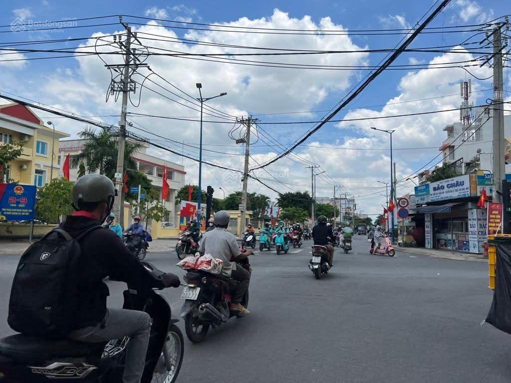 Chỉ 5.9 tỷ hẽm xe tải trương thì hoa tân thới hiệp với dt 4x20m2
vị trí đắc địa ngay công an quận