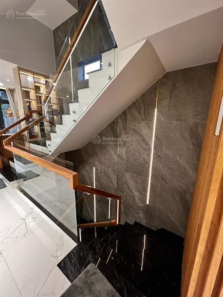 Bán nhà mặt tiền 4 tầng giáp bến xe quận 8 ngang 5m đường phạm hùng hoàn công đủ