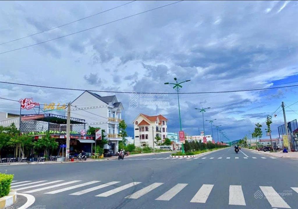 Bán 4 lô đất mỗi lô 5x20m liền nhau, mặt tiền đường hùng vương, sổ hồng riêng