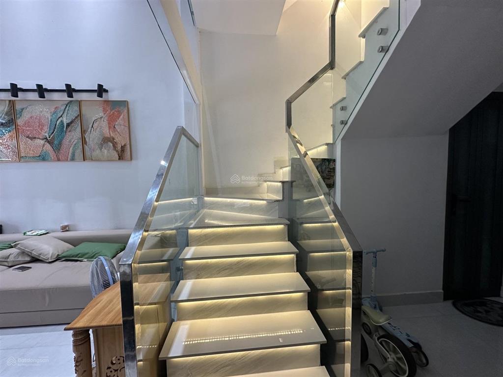 Nhà lê hồng phong  trung tâm quận 10 3tầng 46m2 hẻm 4m gần mặt tiền giá tốt