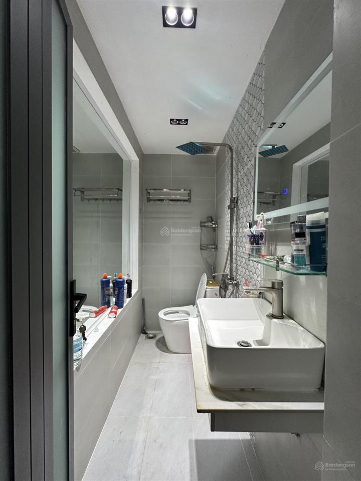Nhà lê hồng phong  trung tâm quận 10 3tầng 46m2 hẻm 4m gần mặt tiền giá tốt