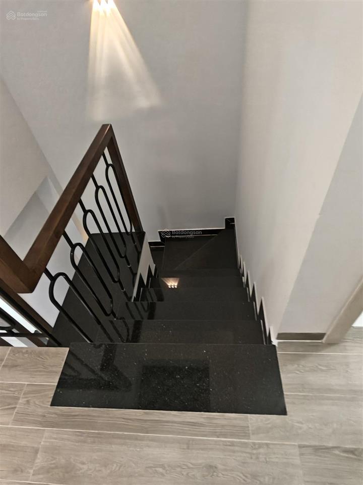 Gu thiết kế trắng xanh thêm phần ấm cúng lạc long quân  tân phú 42m2 có 3 phòng ngủ
