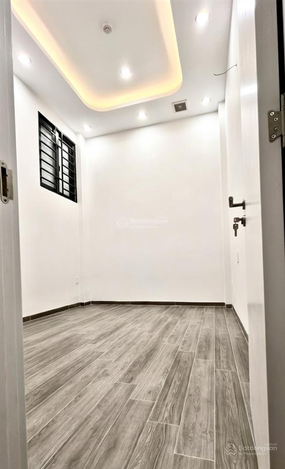 Gu thiết kế trắng xanh thêm phần ấm cúng lạc long quân  tân phú 42m2 có 3 phòng ngủ