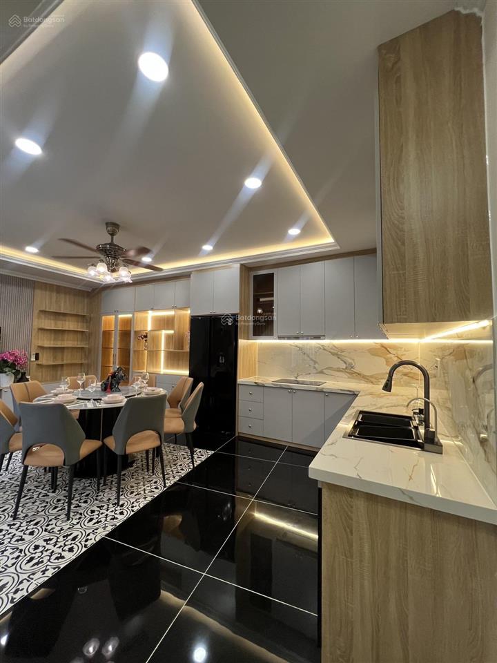 Không thể ngon hơn với căn nhà mẫu thiết kế hiện đại ngang 16m mà còn là hàng xóm của khu bắc hải