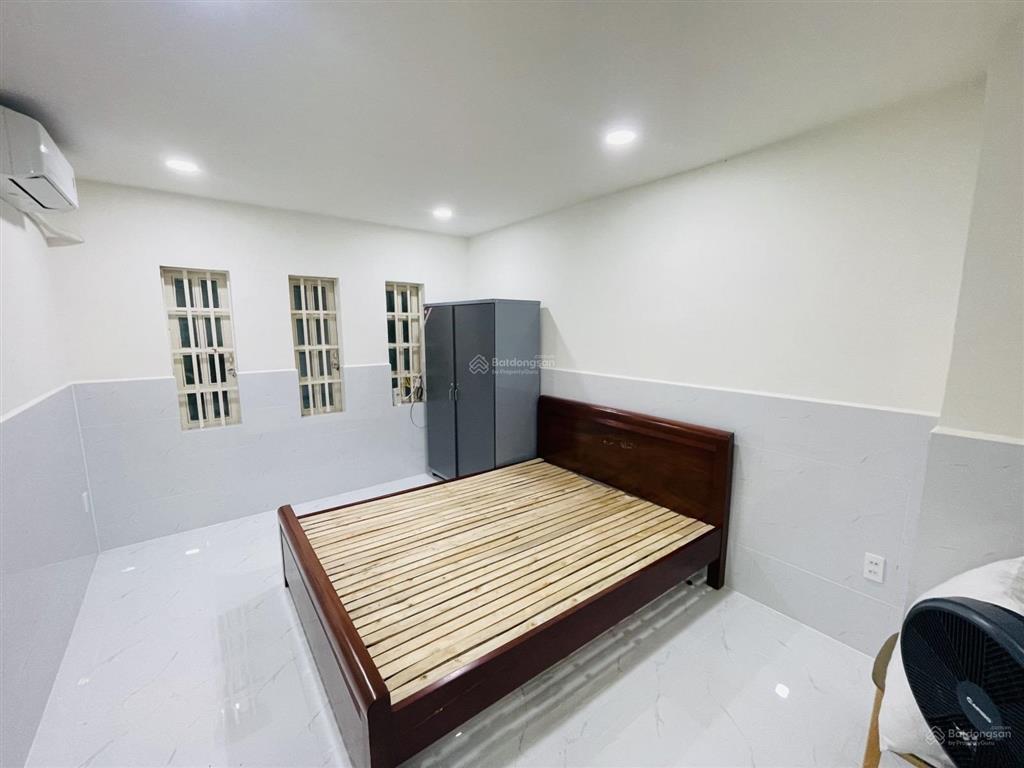 Gần thpt nguyễn khuyến thành thái  quận 10 nhà 5 tầng có 4 phòng ngủ ô tô đậu đỗ ngày đêm