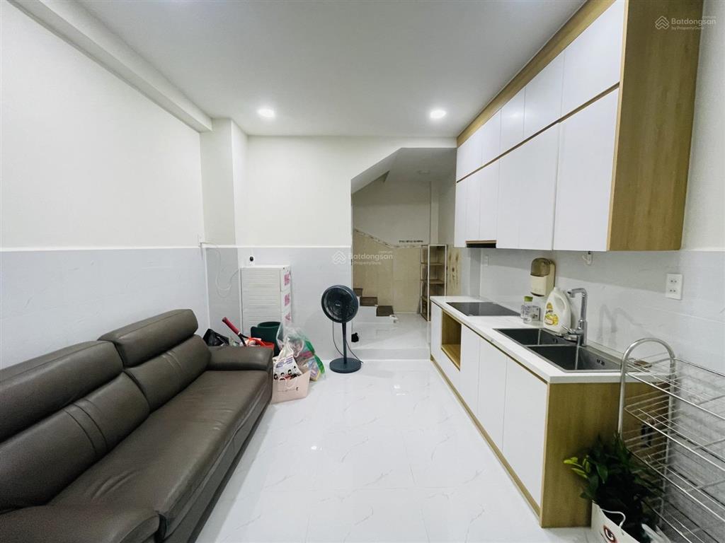 Gần thpt nguyễn khuyến thành thái  quận 10 nhà 5 tầng có 4 phòng ngủ ô tô đậu đỗ ngày đêm