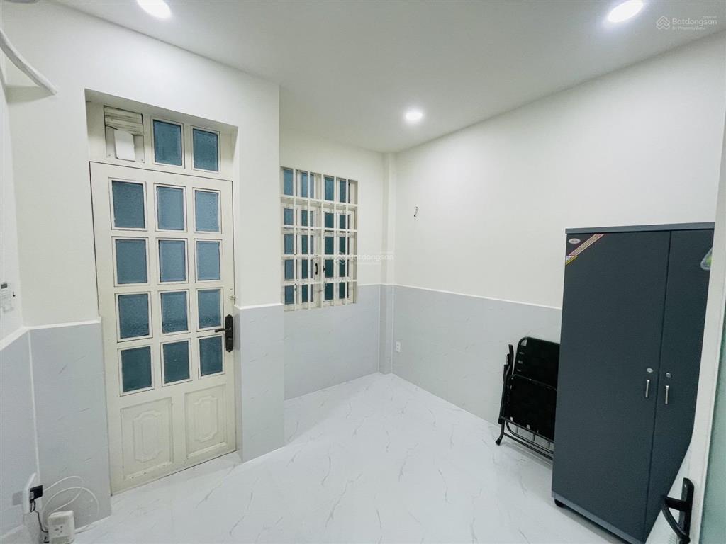 Gần thpt nguyễn khuyến thành thái  quận 10 nhà 5 tầng có 4 phòng ngủ ô tô đậu đỗ ngày đêm